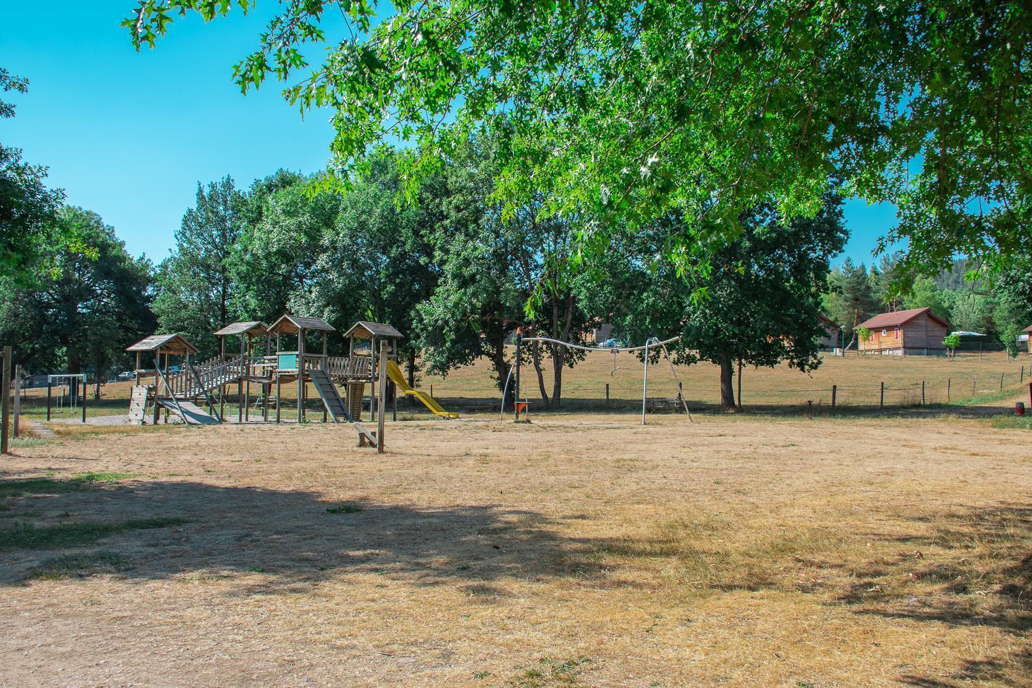 Village De Gites Du Malzieu Le Malzieu-Ville Bagian luar foto